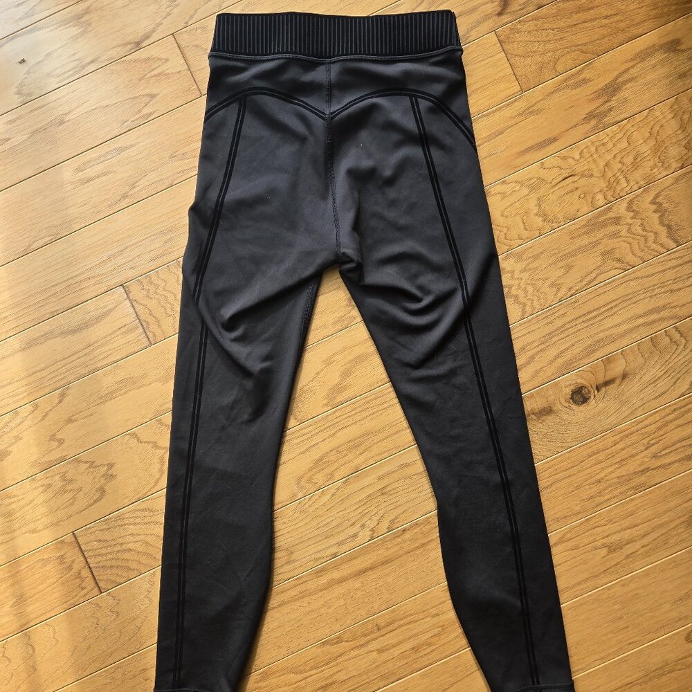 ALO Yoga Airlift High-Waist 7/8 Line Up Legging in Black - Picture 5 of 8